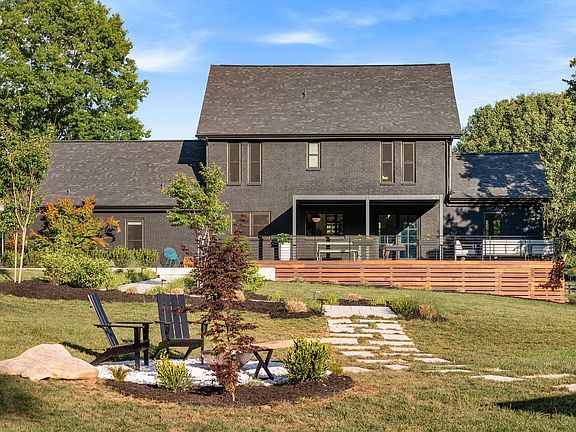 3rd image of 2031 Maple Ln
