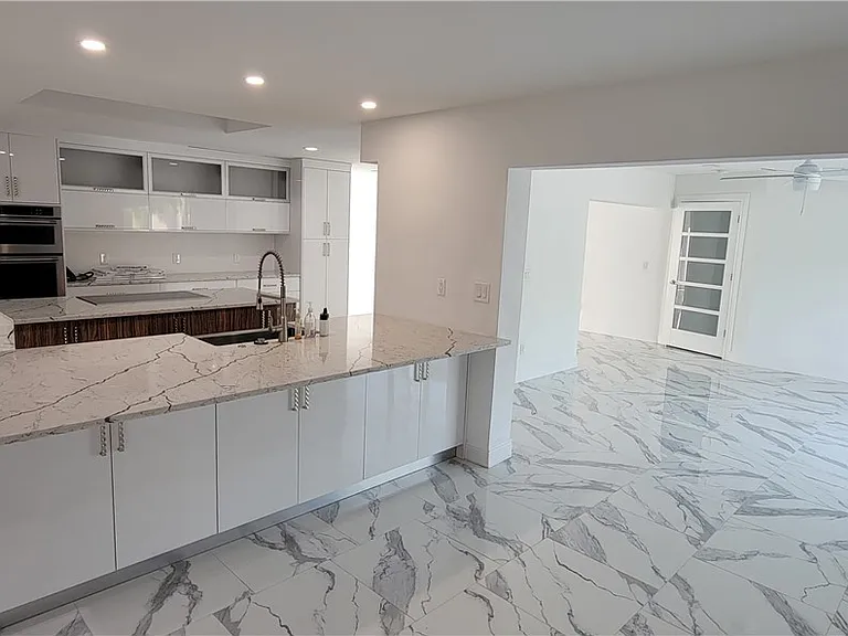 5200 West Blvd — Photo 1