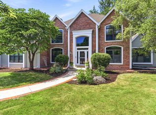 10105 N Parkside Ct, Mequon, WI 53092