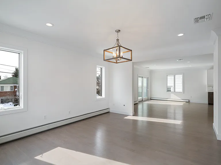 129 Rothwell Ave — Photo 7