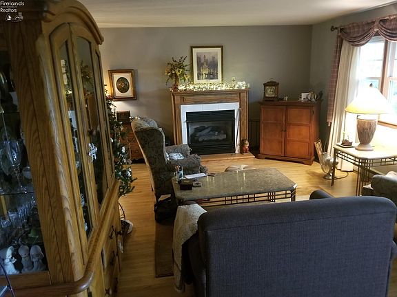 3rd image of 720 Birchwood Dr