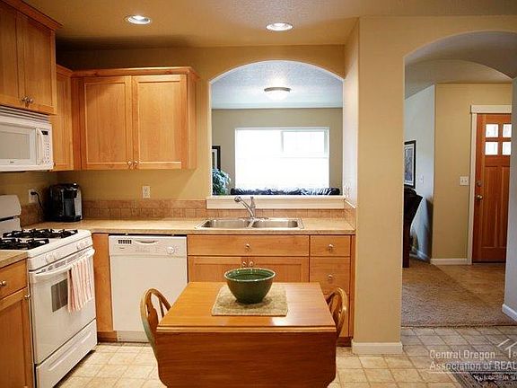4th image of 61205 SE Dayspring Dr