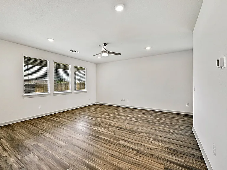 109 Cupreata Ln — Photo 13