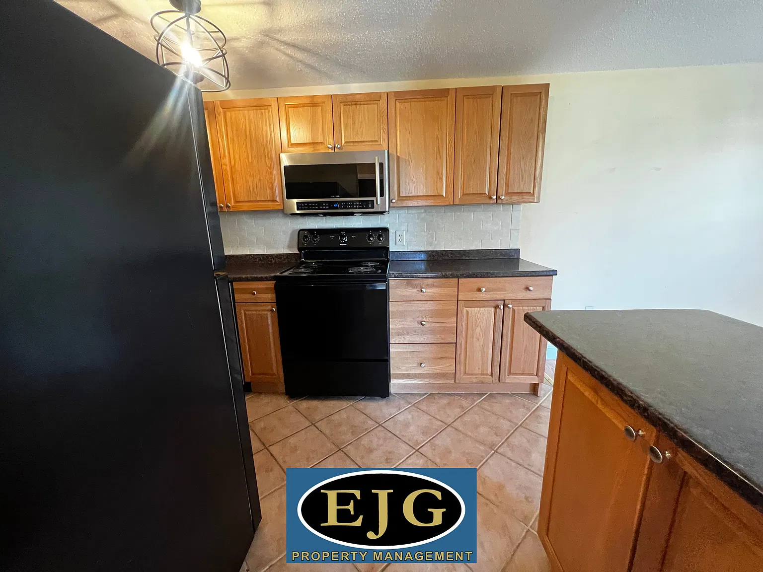 2 bed, 1.5 bath, 1684 sqft, $2,150 — Photo 2