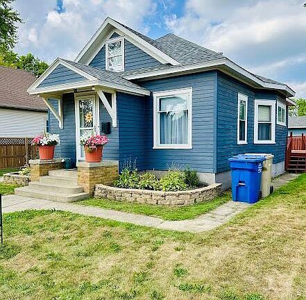 2nd image of 117 4th Ave SW