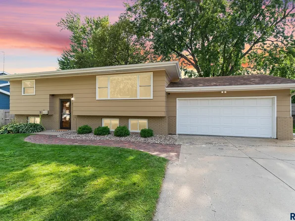 2901 S Stone Pl, Sioux Falls, SD 57105