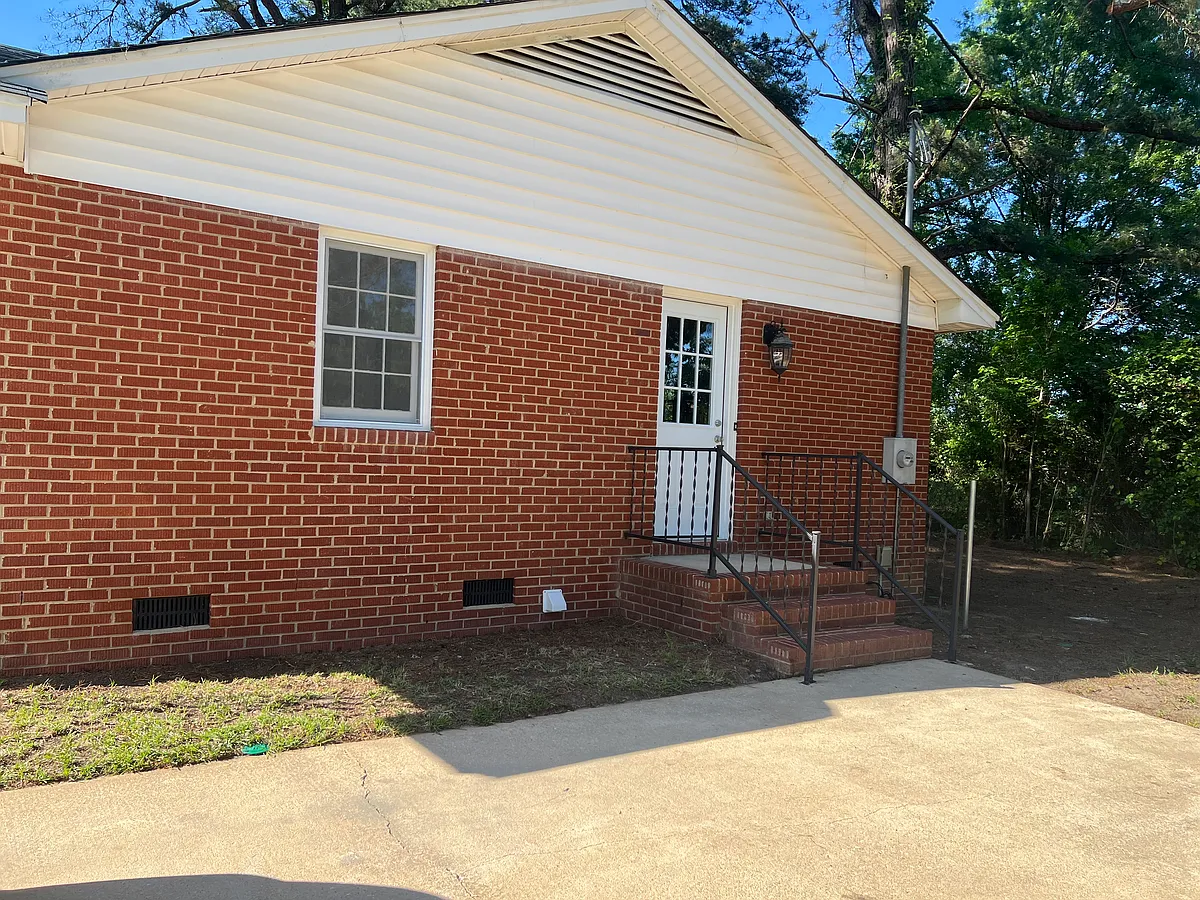 Side entrance - 802 Marshall St