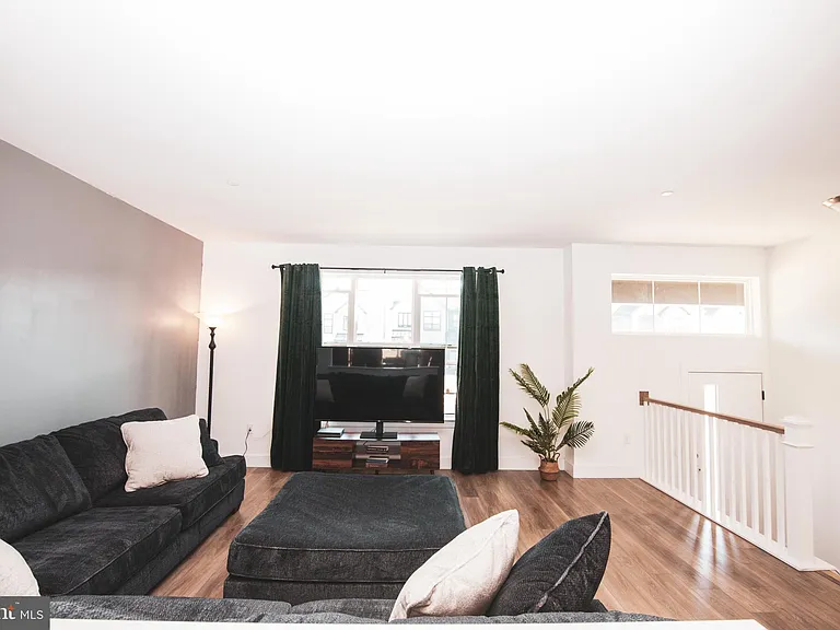 313 Estate Dr — Photo 26