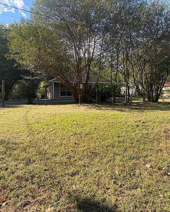 1st image of 3702 Boettcher Dr