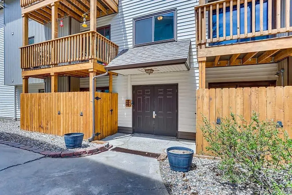 2 bed, 852 sqft, $1,750 — Photo 2