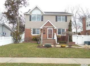 2165 Potter Ave, Merrick, NY 11566