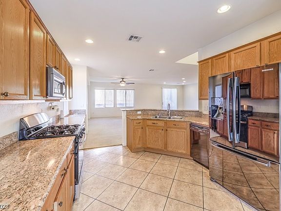 5th image of 1704 Patrick Thomas Ct