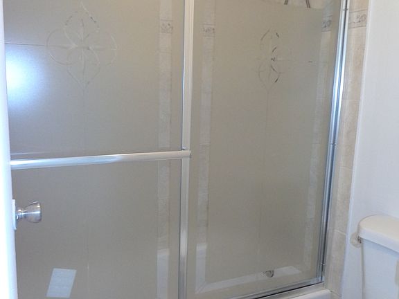 3rd image of 16851 NE 23rd Ave APT 318