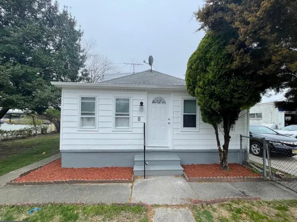 8 Burnt Mill Rd, Voorhees, NJ 08043