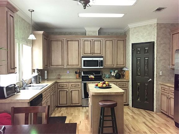 4th image of 7407 Henry Dr
