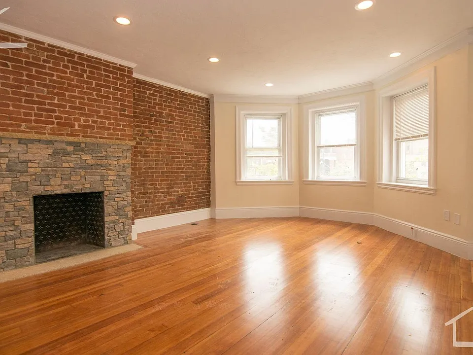 1588 Beacon St #3