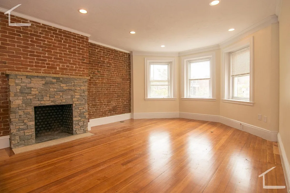 Building Photo - 1620 Beacon St #2