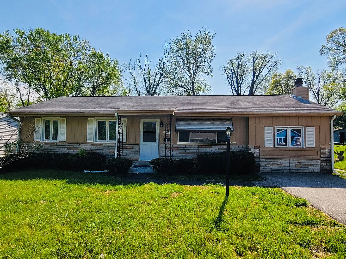 10052 Lilac Ave photo 1