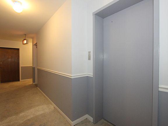 4th image of 433 S Lombard Ave APT 27