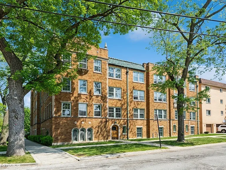 6885 N Overhill Ave #2 — Photo 2
