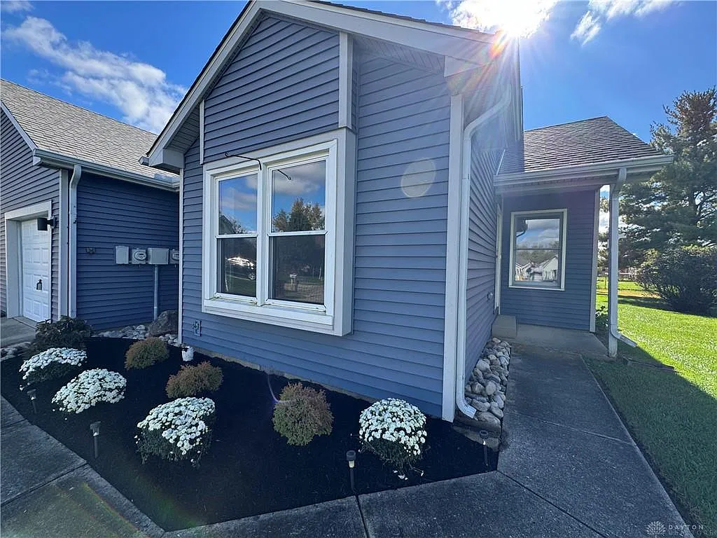 2 bed, 1.5 bath, 1174 sqft, $1,400 — Photo 2