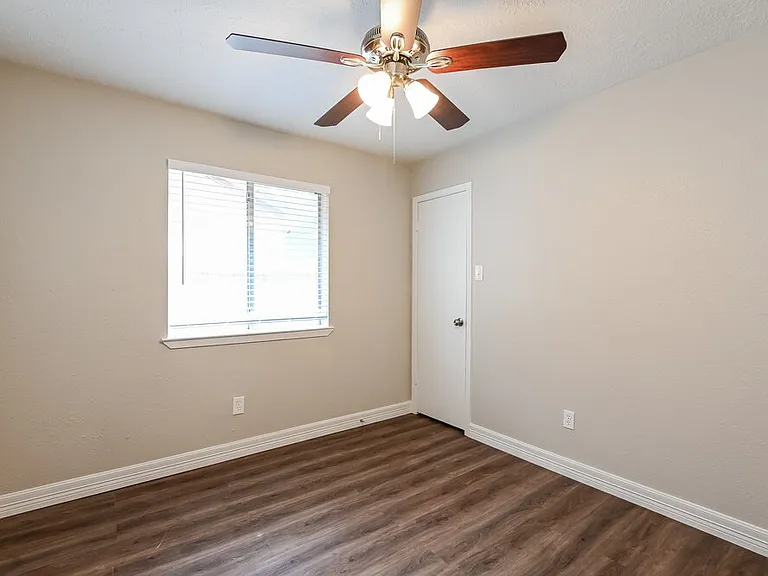 2823 Woodhall Ct — Photo 13