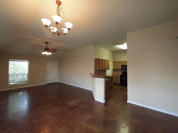 4th image of 2013 Charleston Ct APT B
