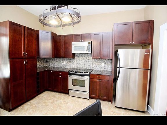 4th image of 326 Forest Ave