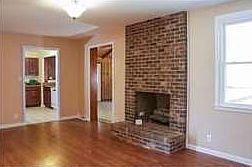 4th image of 2095 Memorial Dr