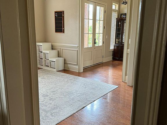 Front door / Foyer