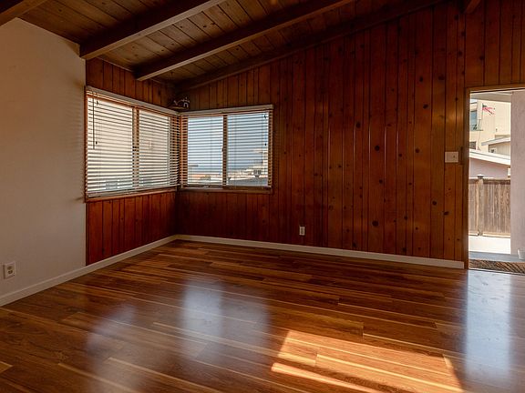 3rd image of 2412 Bayview Dr #A