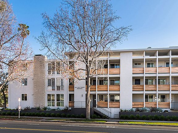 4th image of 520 Montana Ave Unit 301