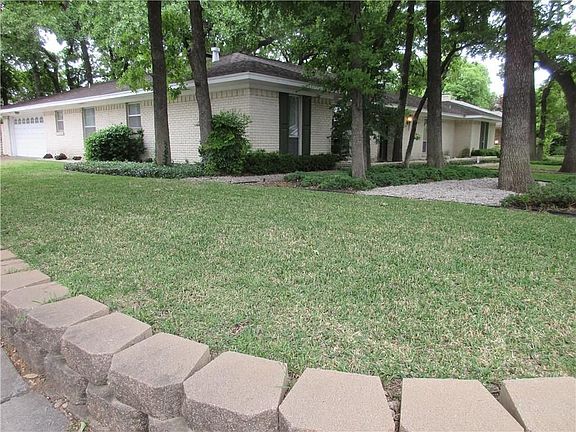 3rd image of 1420 Mosswood Ln