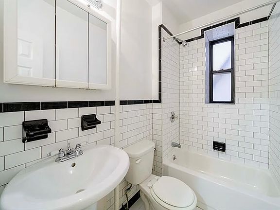 4th image of 201 E 30th St APT 28