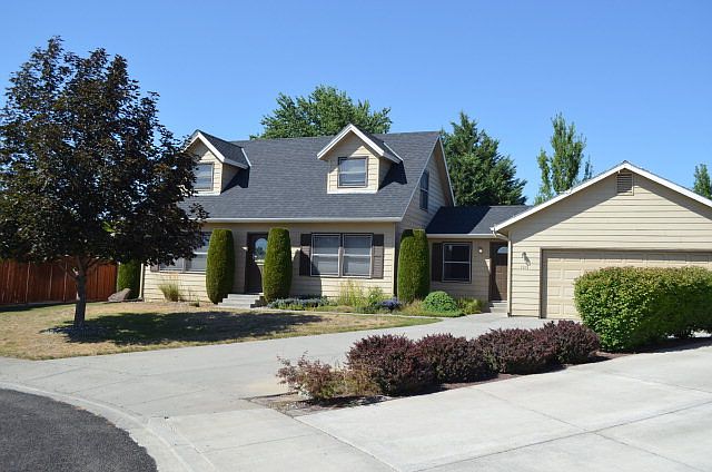 1st image of 1915 SE Clover Ct