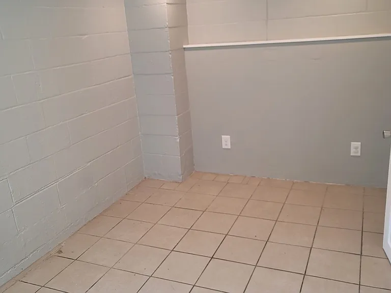 329 S Hocker Ave #R — Photo 2