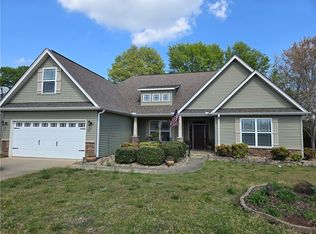 304 Knoll View Dr, Seneca, SC 29678