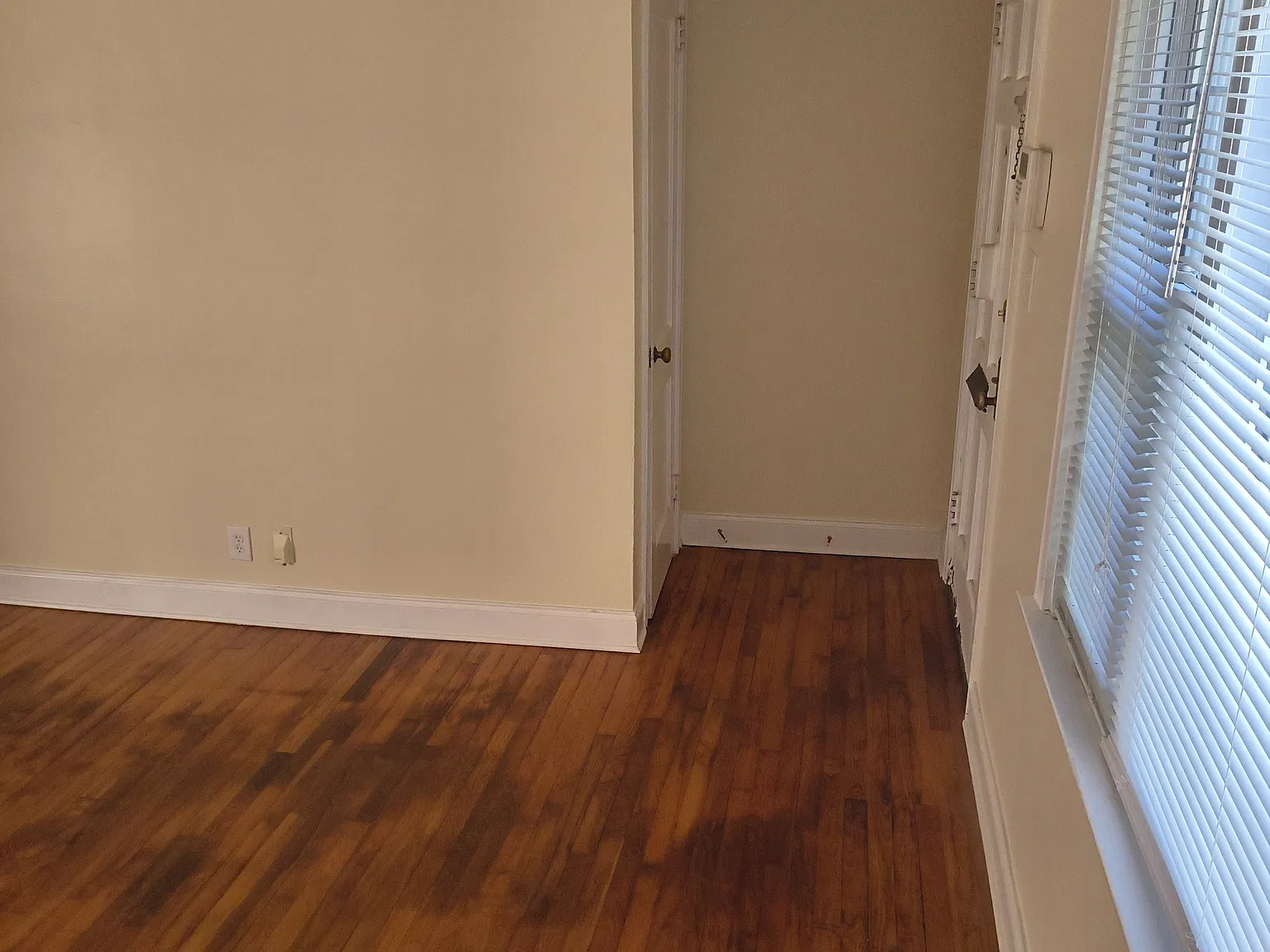 2 bed, 850 sqft, $1,975 — Photo 2