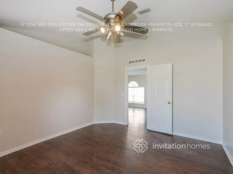 17037 Holmby Ct — Photo 18