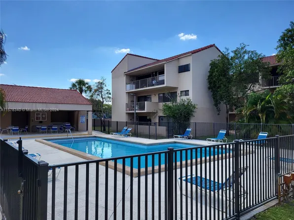 6305 Gage Pl APT 302-A, Miami Lakes, FL 33014