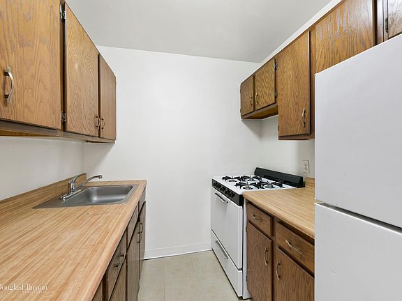 3rd image of 4 W 121st St APT 6