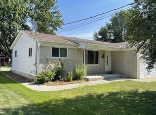 21601 Elmway St, Clinton Township, MI 48035