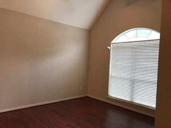 5th image of 1935 Shady Oaks Ct