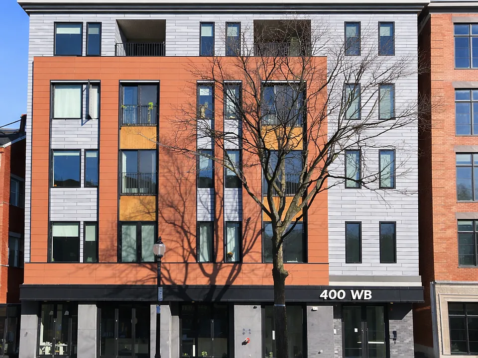 400 W Broadway