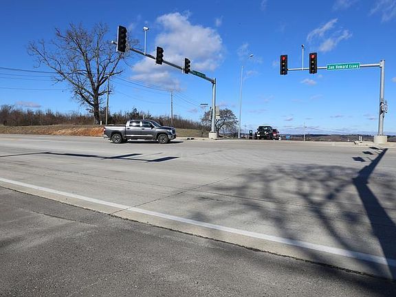 2nd image of 1480 S Us Highway 63