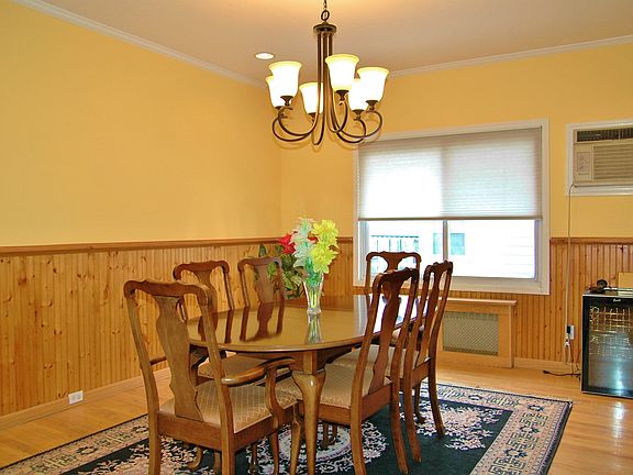 3rd image of 81 King St