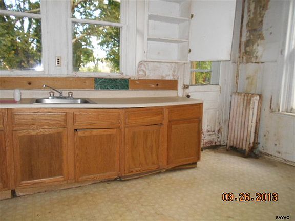 3rd image of 175 Lincoln St