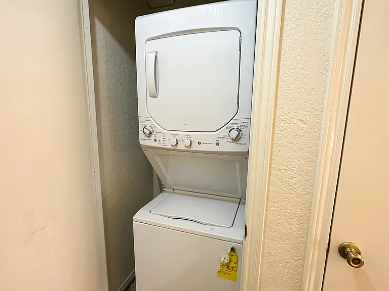 924 W Chestnut St #3 — Photo 7