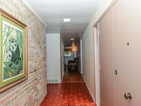 5th image of 7555 Huckleberry Ln