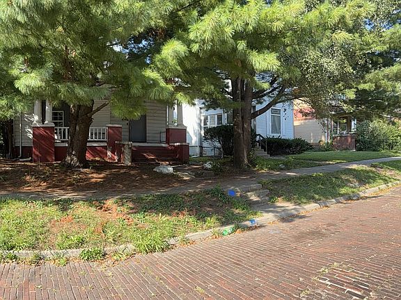 3rd image of 605 W Armstrong Ave
